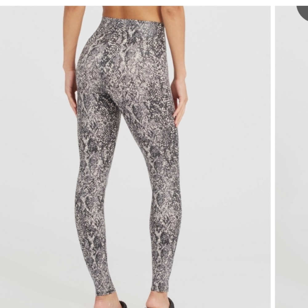 SPANX shiny Snakeskin Print Leggings Size small